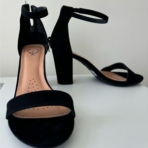 Windsor Black Heels